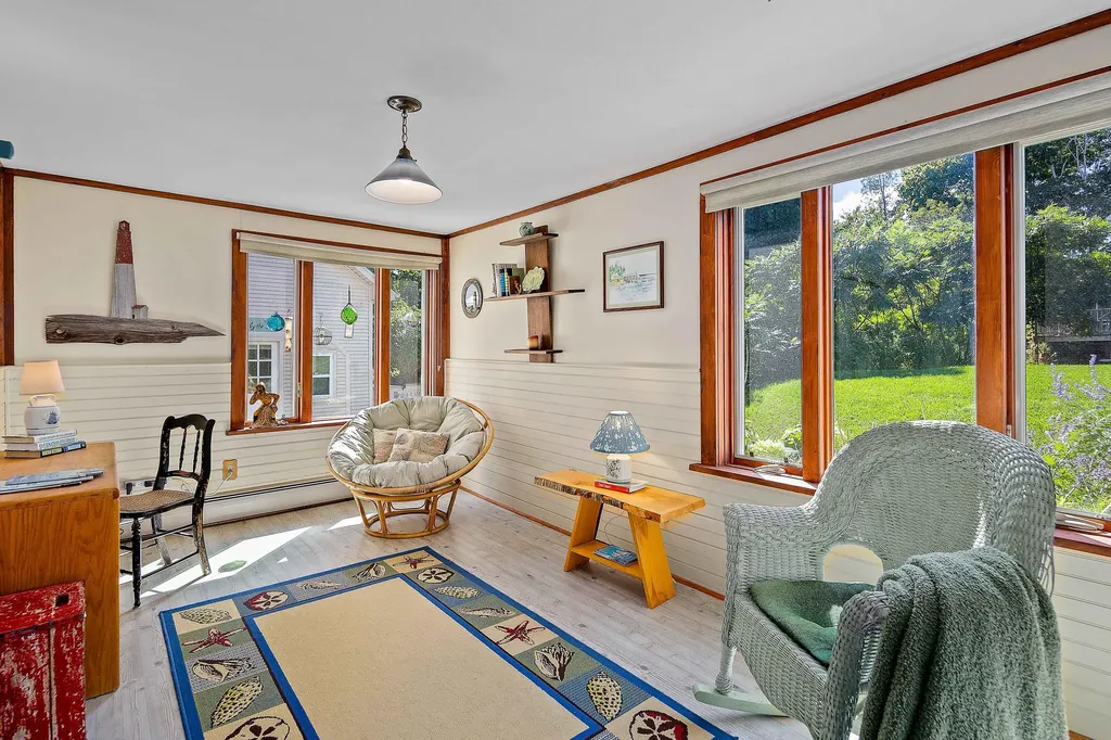 5 Knowlton Avenue Owls Head ME 04854
