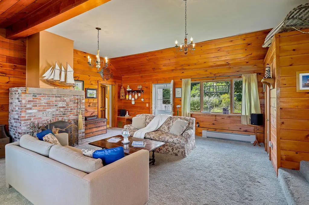 5 Knowlton Avenue Owls Head ME 04854