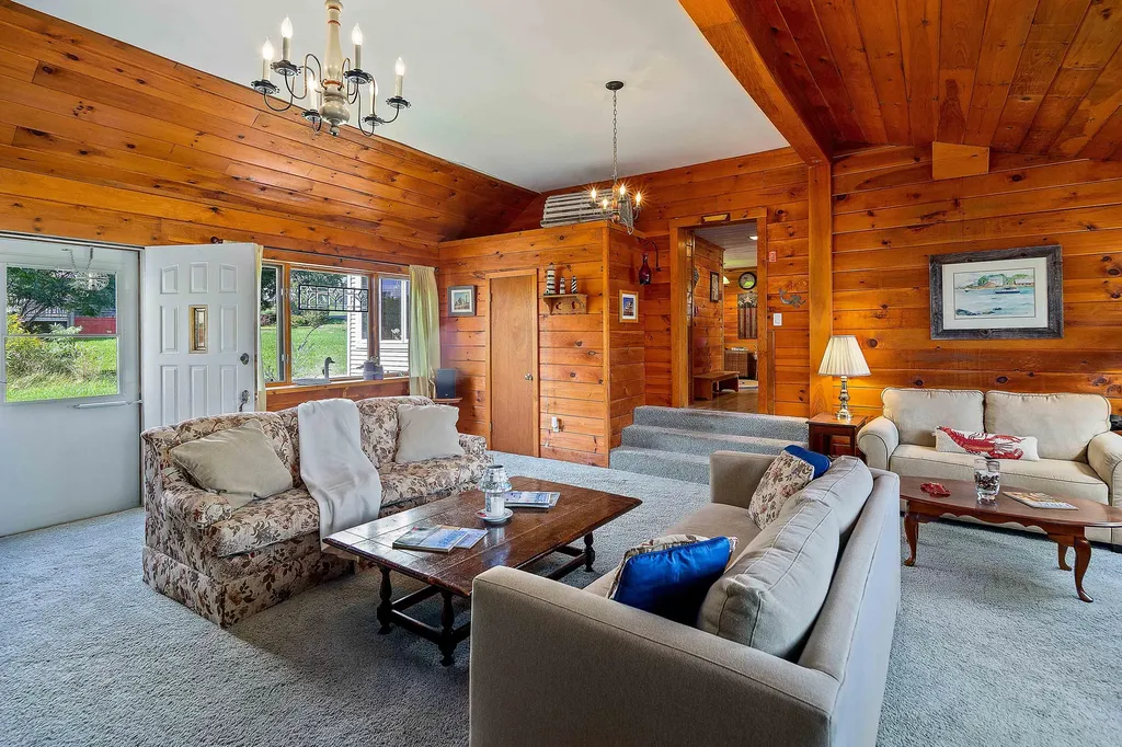 5 Knowlton Avenue Owls Head ME 04854