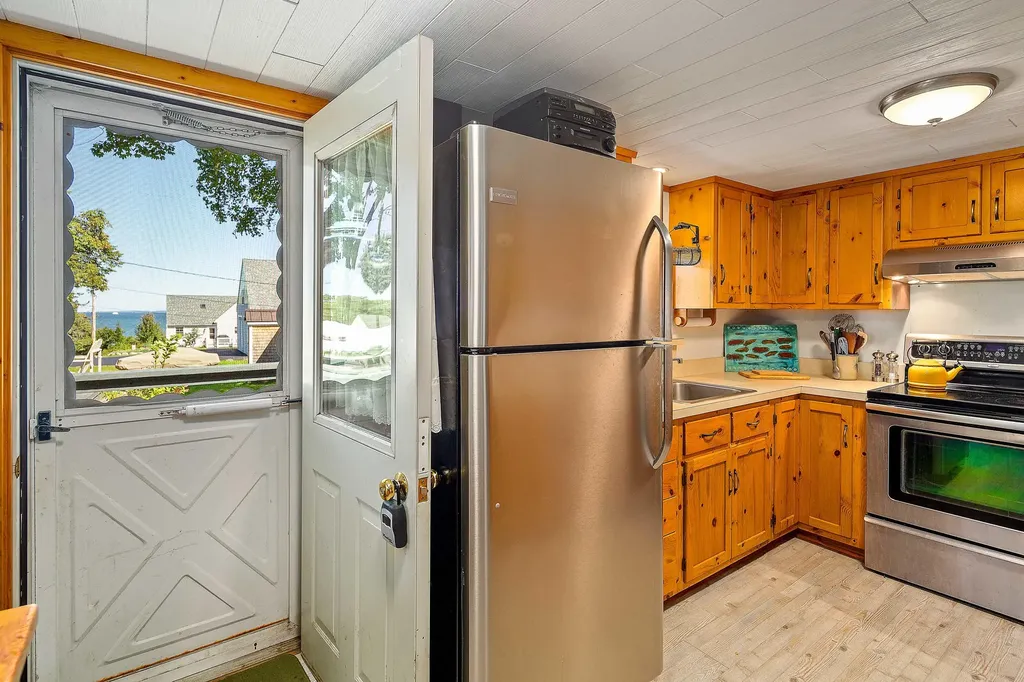 5 Knowlton Avenue Owls Head ME 04854