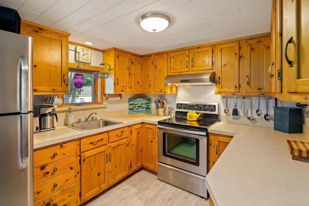 5 Knowlton Avenue Owls Head ME 04854