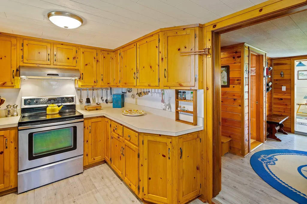 5 Knowlton Avenue Owls Head ME 04854