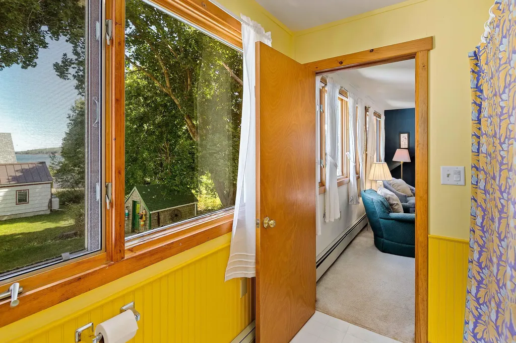 5 Knowlton Avenue Owls Head ME 04854