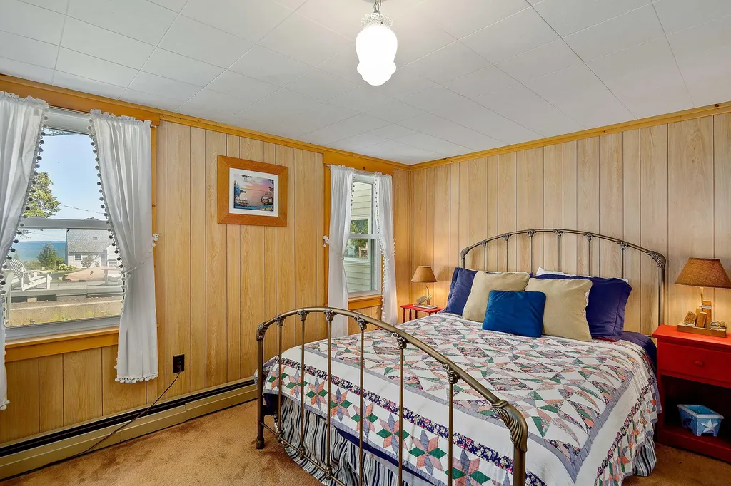 5 Knowlton Avenue Owls Head ME 04854