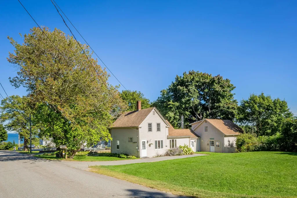5 Knowlton Avenue Owls Head ME 04854