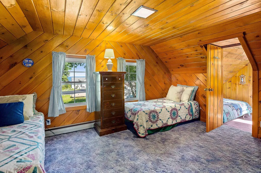 5 Knowlton Avenue Owls Head ME 04854