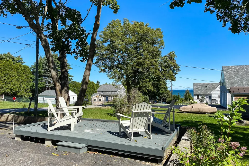 5 Knowlton Avenue Owls Head ME 04854