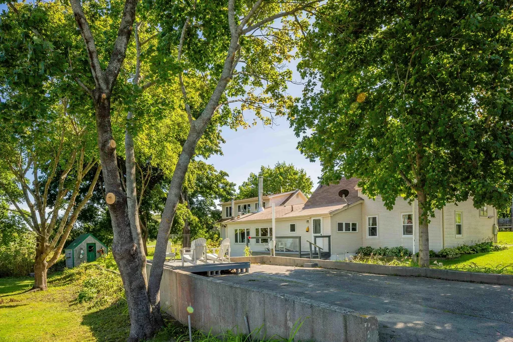 5 Knowlton Avenue Owls Head ME 04854