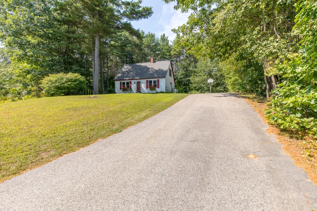 8 Thompson Lane Windham ME 04062