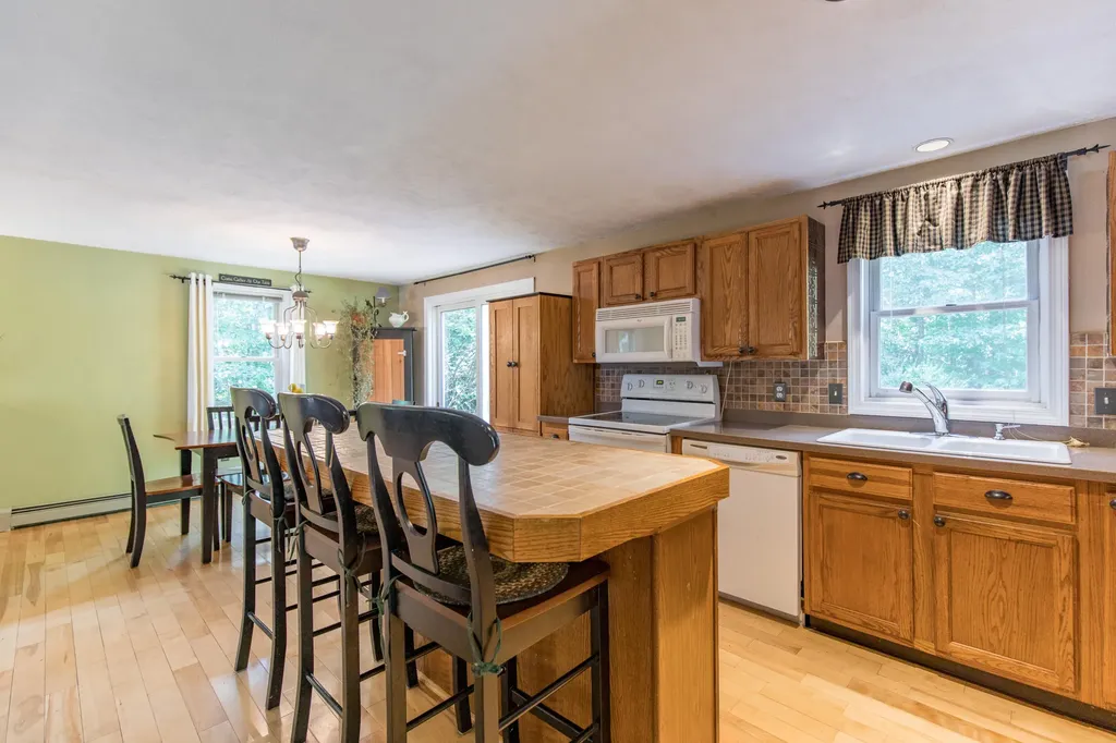8 Thompson Lane Windham ME 04062
