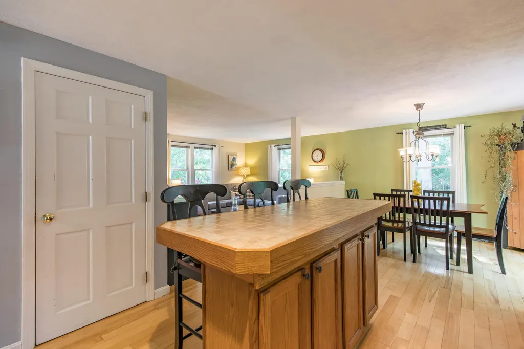8 Thompson Lane Windham ME 04062