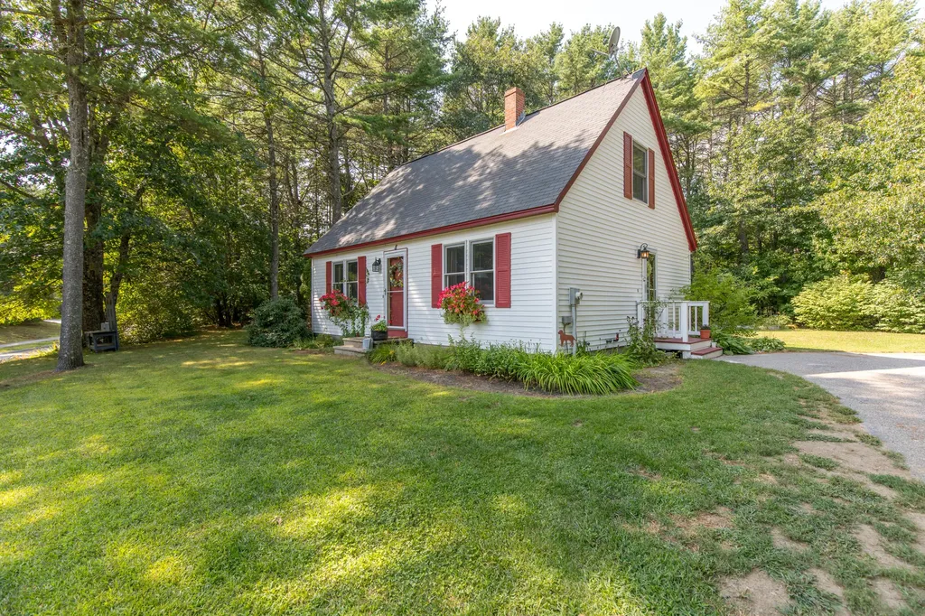 8 Thompson Lane Windham ME 04062