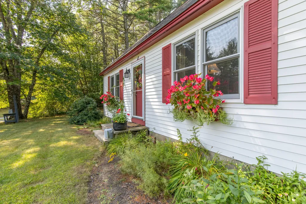 8 Thompson Lane Windham ME 04062