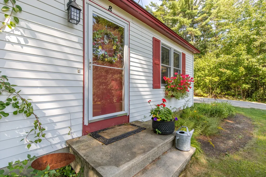 8 Thompson Lane Windham ME 04062