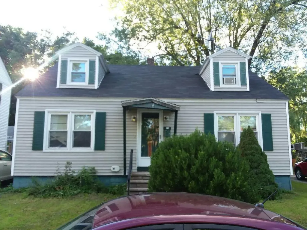 32 Sylvan Avenue Lewiston ME 04240