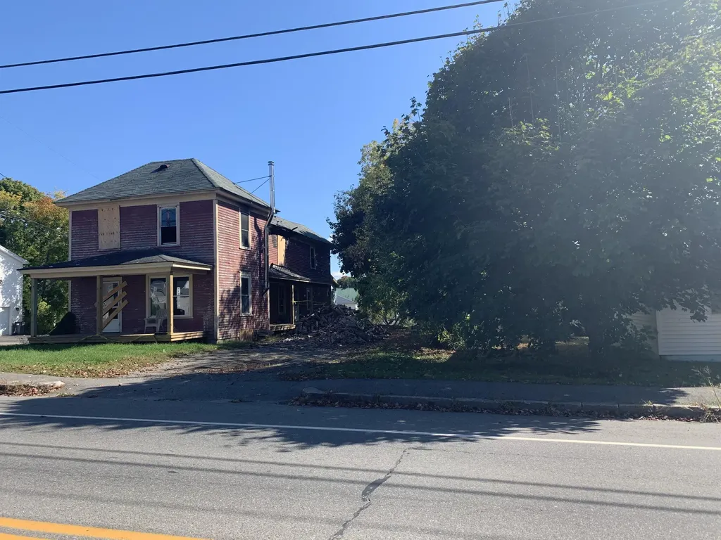 67 Lee Road Lincoln ME 04457