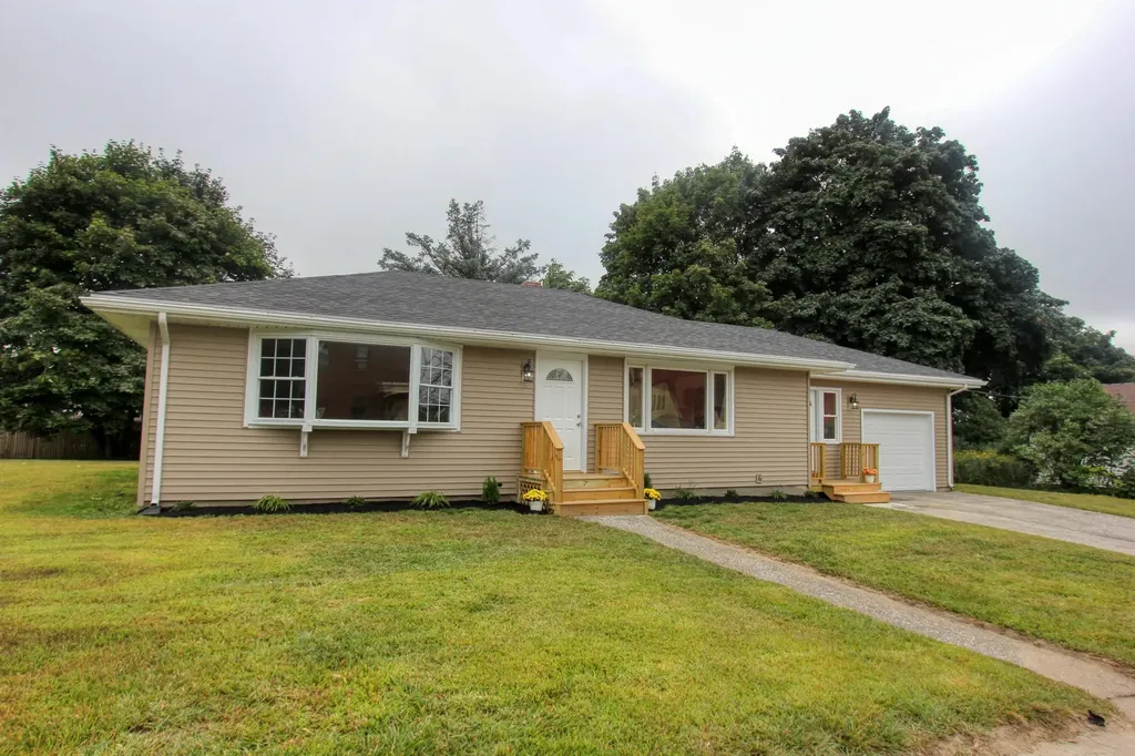 21 Saint Croix Street Lewiston ME 04240