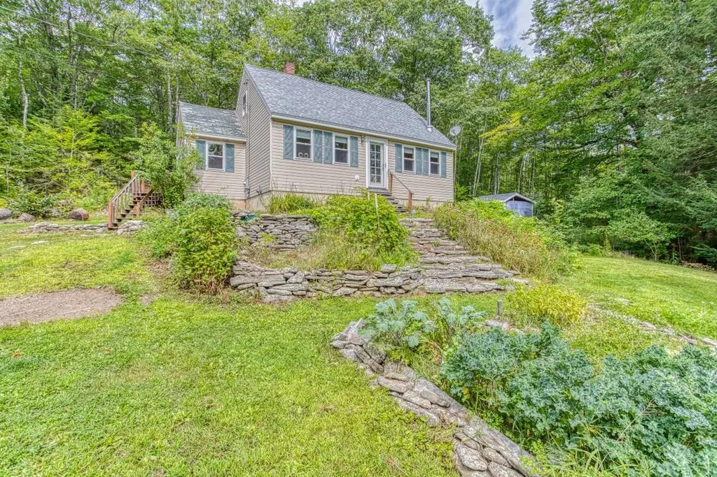 232 Mckay Road Edgecomb ME 04556