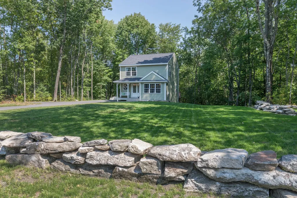 82 Dutton Hill Gray ME 04039