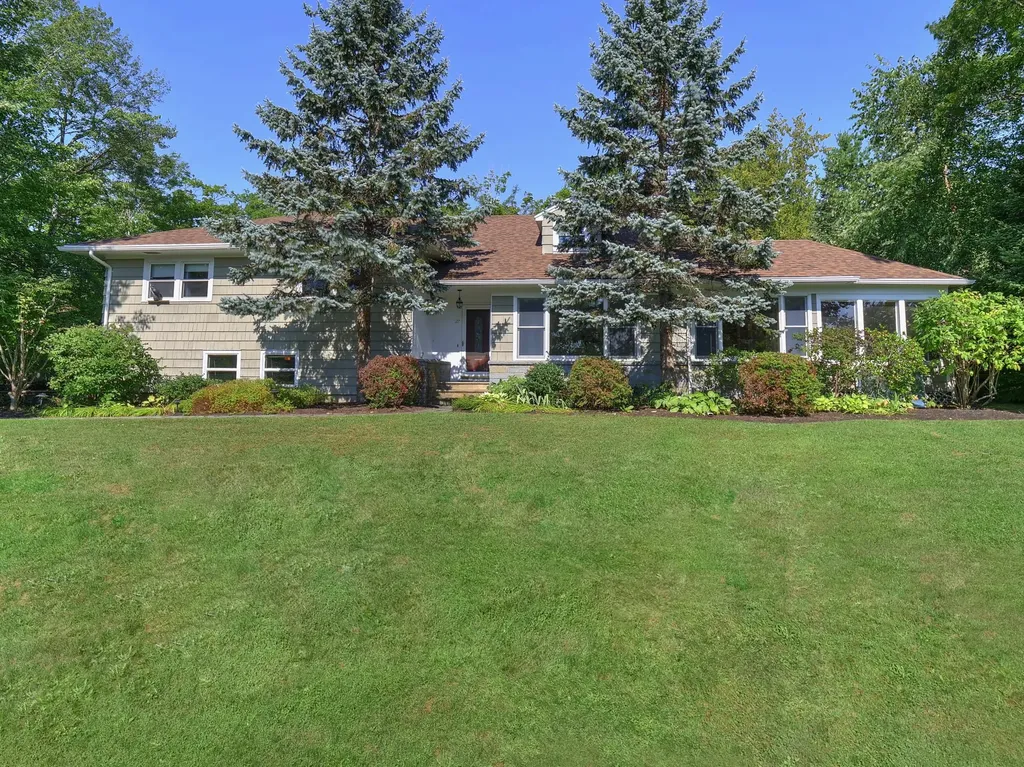 27 Acadia Drive Rockland ME 04841