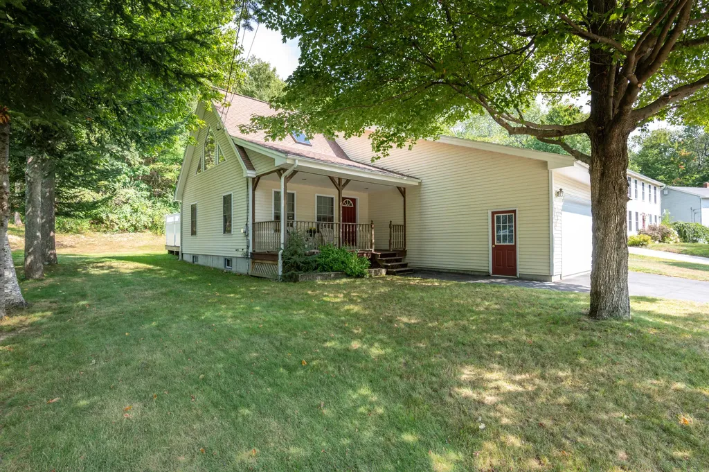 45 Winding Way Lewiston ME 04240