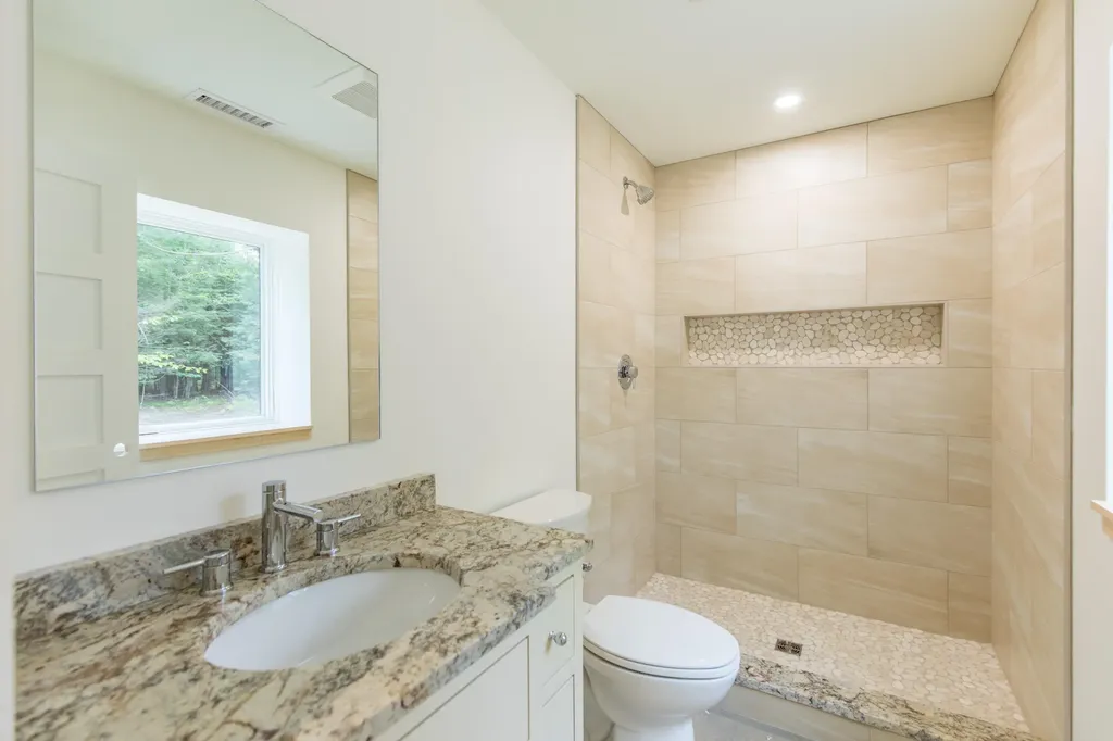 14 Peter Robin Way Freeport ME 04032
