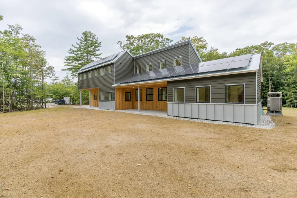 14 Peter Robin Way Freeport ME 04032