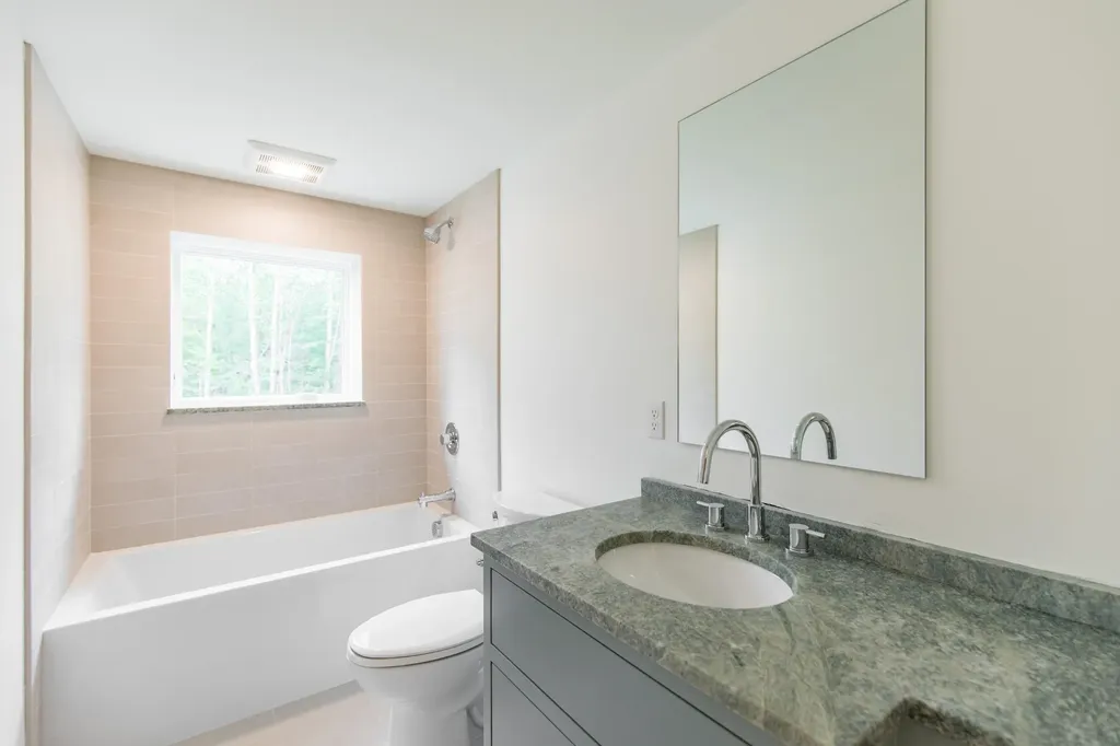 14 Peter Robin Way Freeport ME 04032