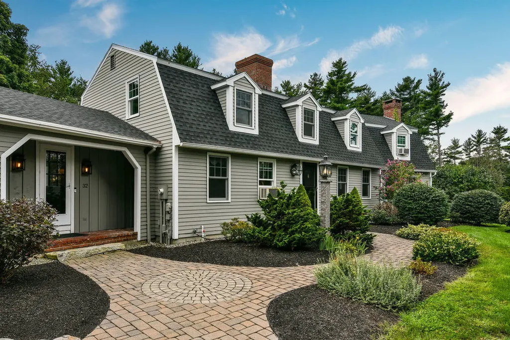 32 Field Road Falmouth ME 04105