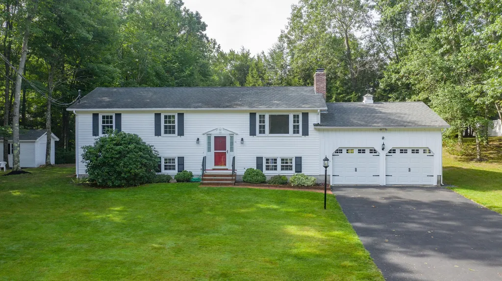 11 Eastview Drive Sanford ME 04073