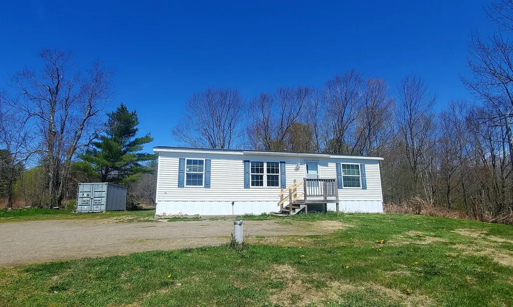 70 Windsor Road Chelsea ME 04330