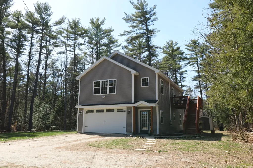 129 Mayberry Road Gray ME 04039