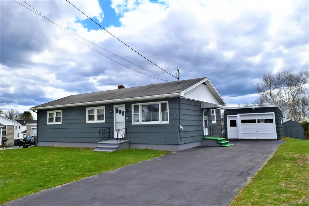 51 Cassell Street Lewiston ME 04240