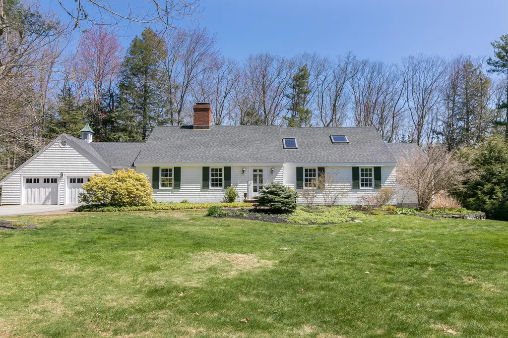 21 Hedgerow Drive Falmouth ME 04105