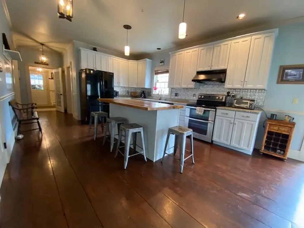 19 Jamison Place Manchester ME 04351