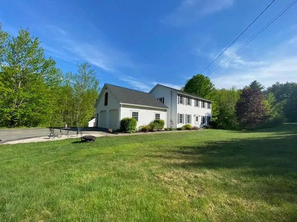 19 Jamison Place Manchester ME 04351