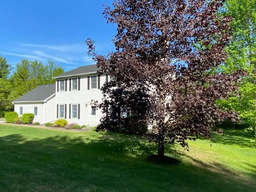 19 Jamison Place Manchester ME 04351