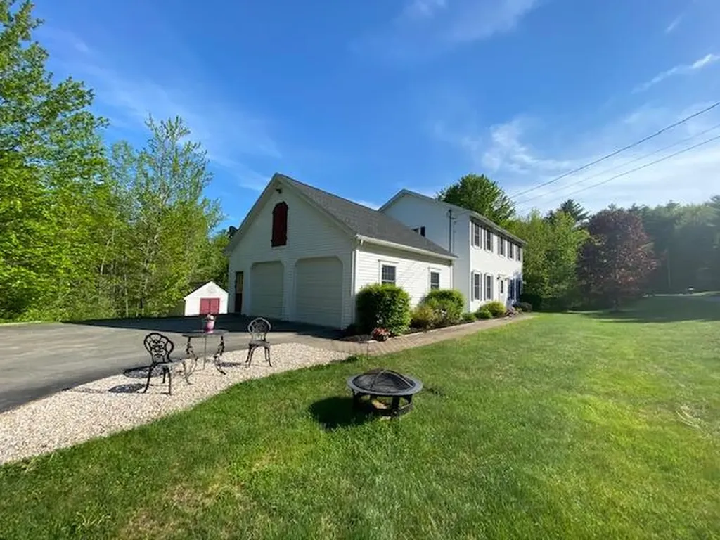 19 Jamison Place Manchester ME 04351
