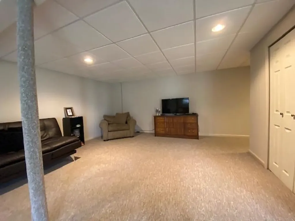 19 Jamison Place Manchester ME 04351