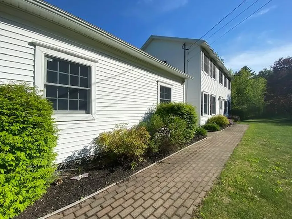 19 Jamison Place Manchester ME 04351