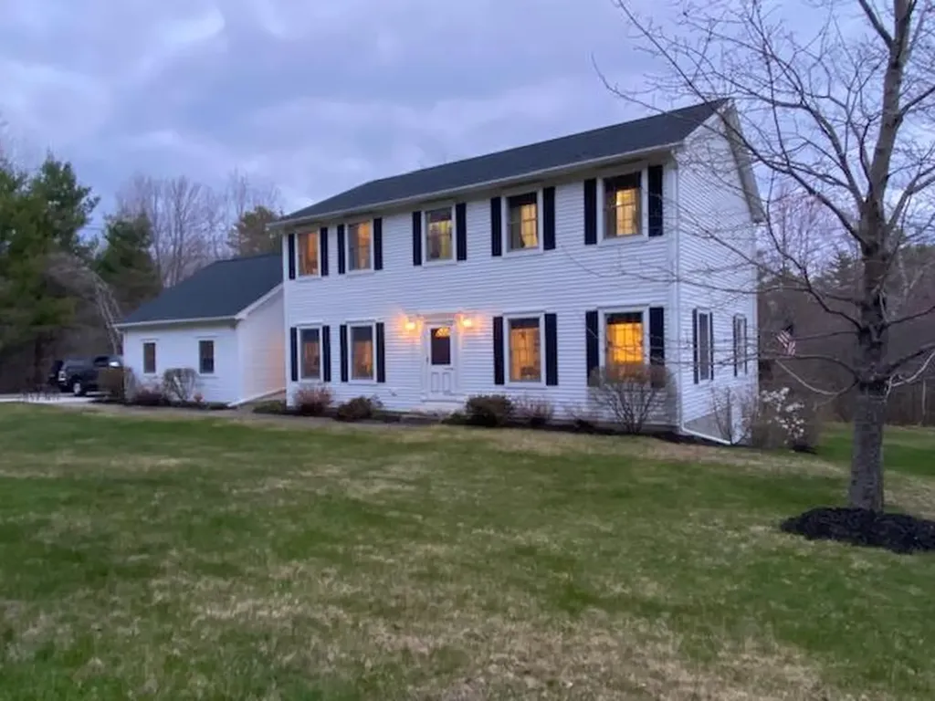 19 Jamison Place Manchester ME 04351