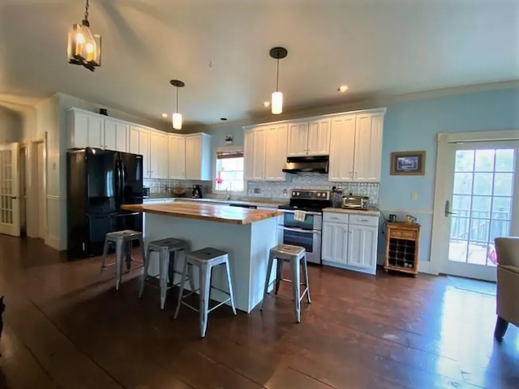 19 Jamison Place Manchester ME 04351