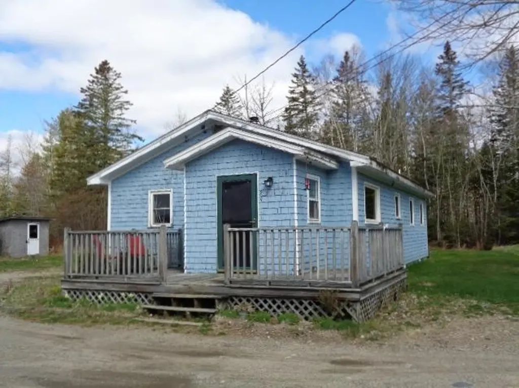 29 Mclean Lane Milbridge ME 04658