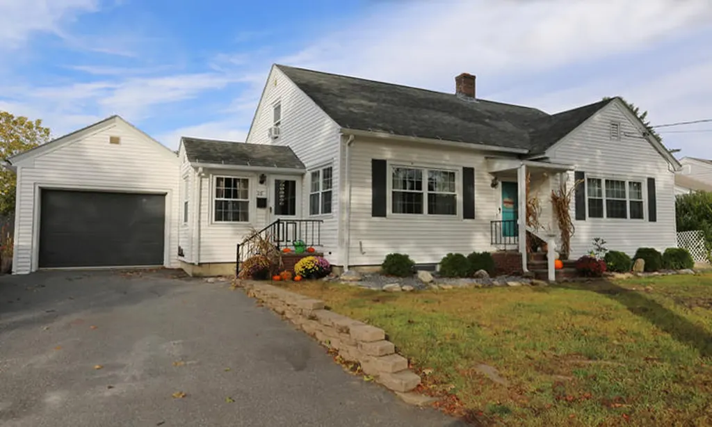 16 Jean Street Lewiston ME 04240
