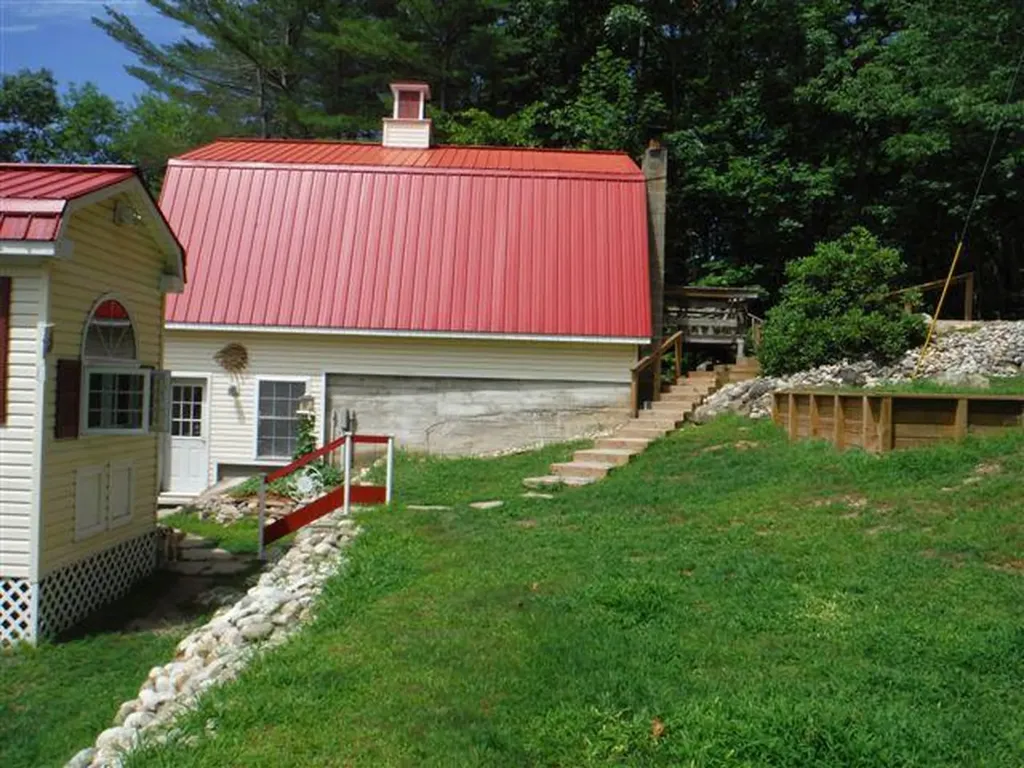 89 Spring Street Dixfield ME 04224