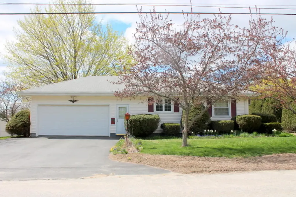 11 Pleasant Street Lewiston ME 04240