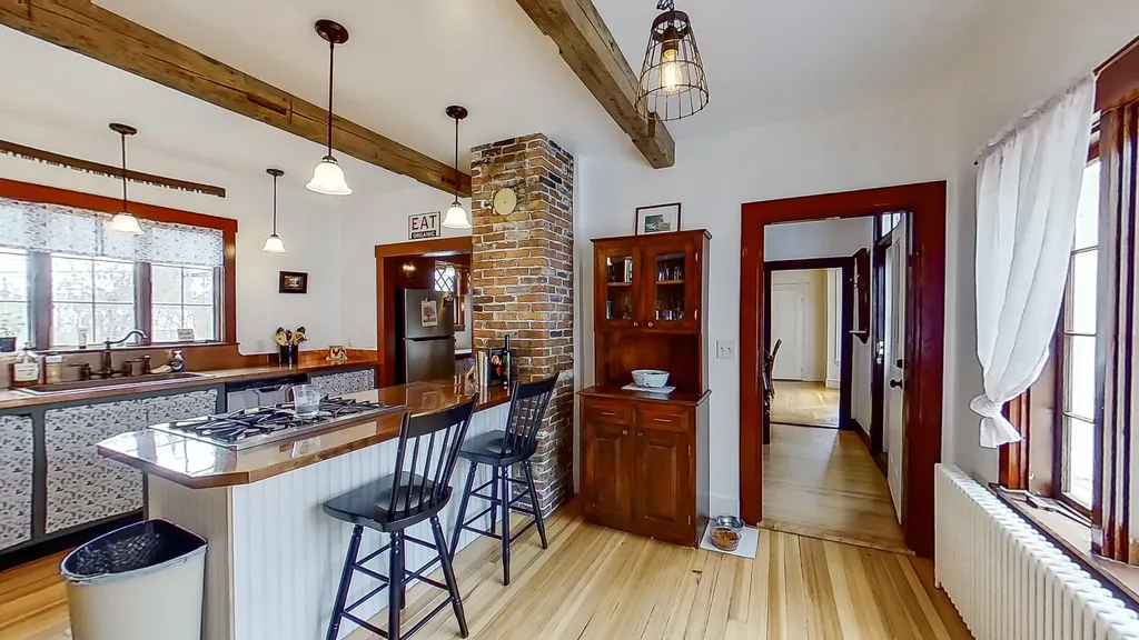 75 Brunswick Avenue Gardiner ME 04345