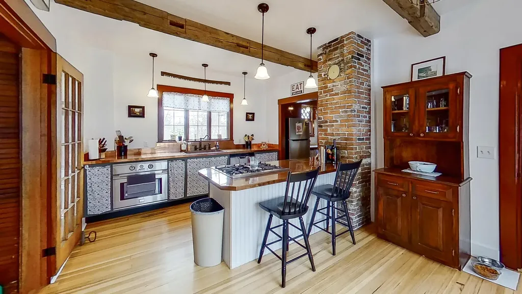75 Brunswick Avenue Gardiner ME 04345