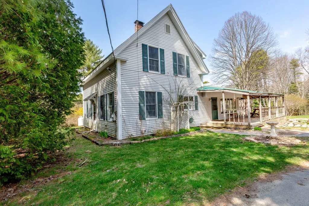 35 River Road Edgecomb ME 04556