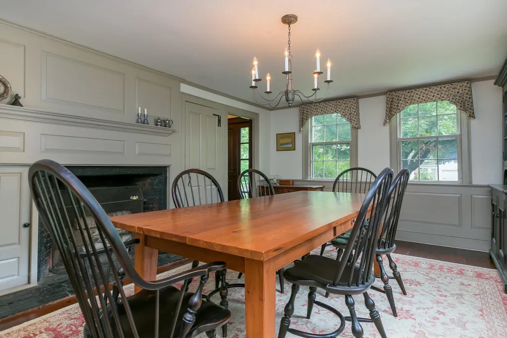 143 Brook Road Falmouth ME 04105
